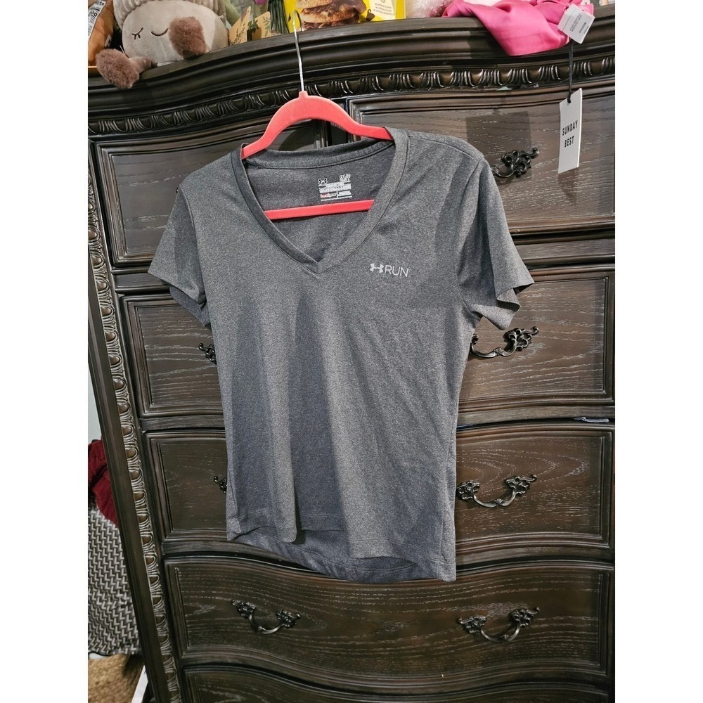 Under Armour HeatGear Run Shirt Womens Small Gray V-Neck Short Sleeve Logo